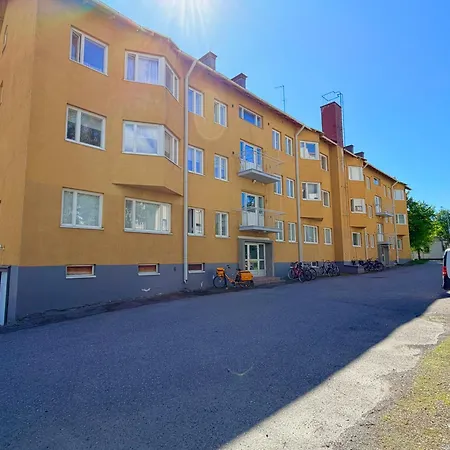 Apartman Entire Apartment Right Next To The Bus And Train Station Kemi